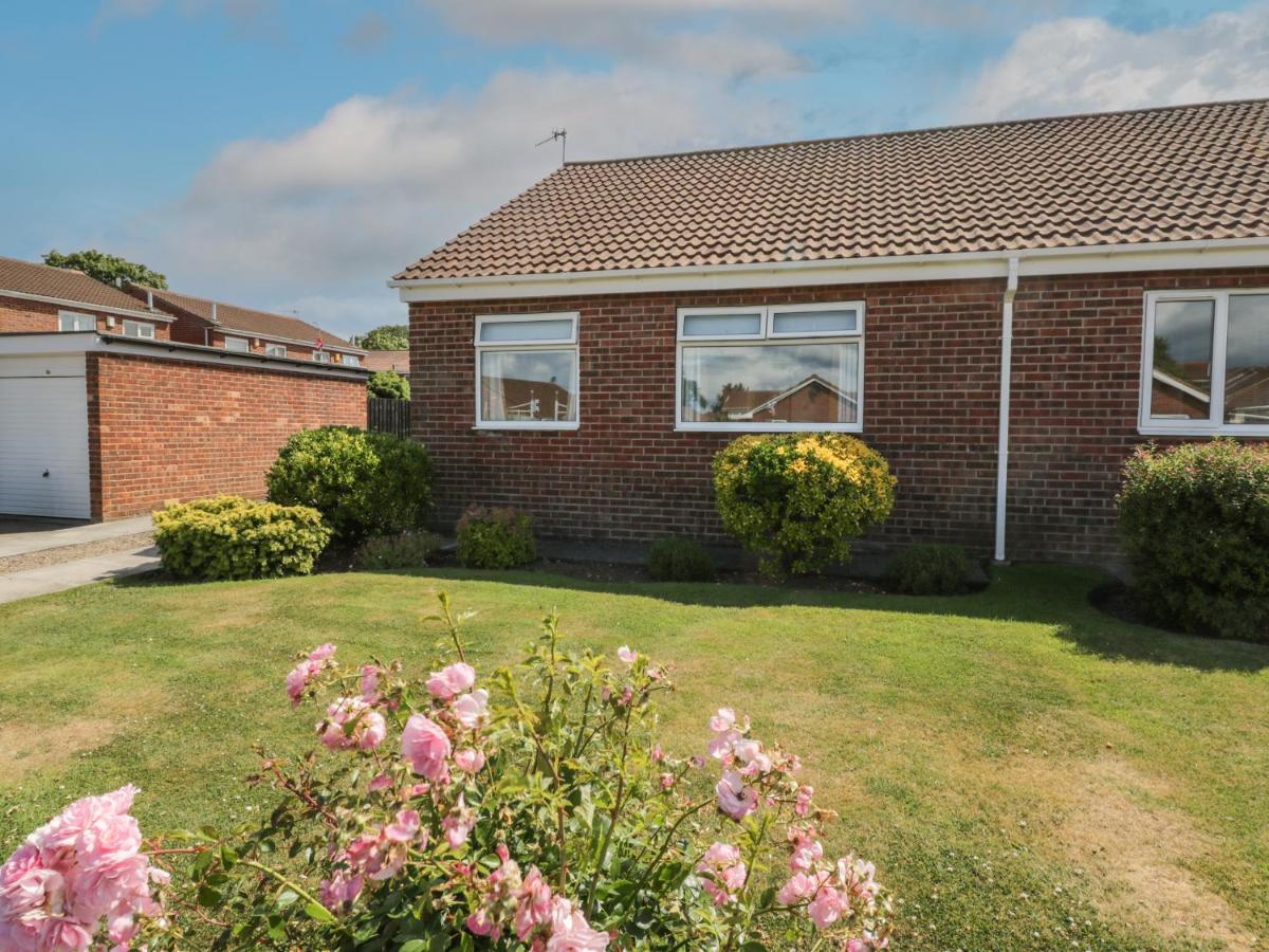 Rose Bungalow Whitby Exterior photo
